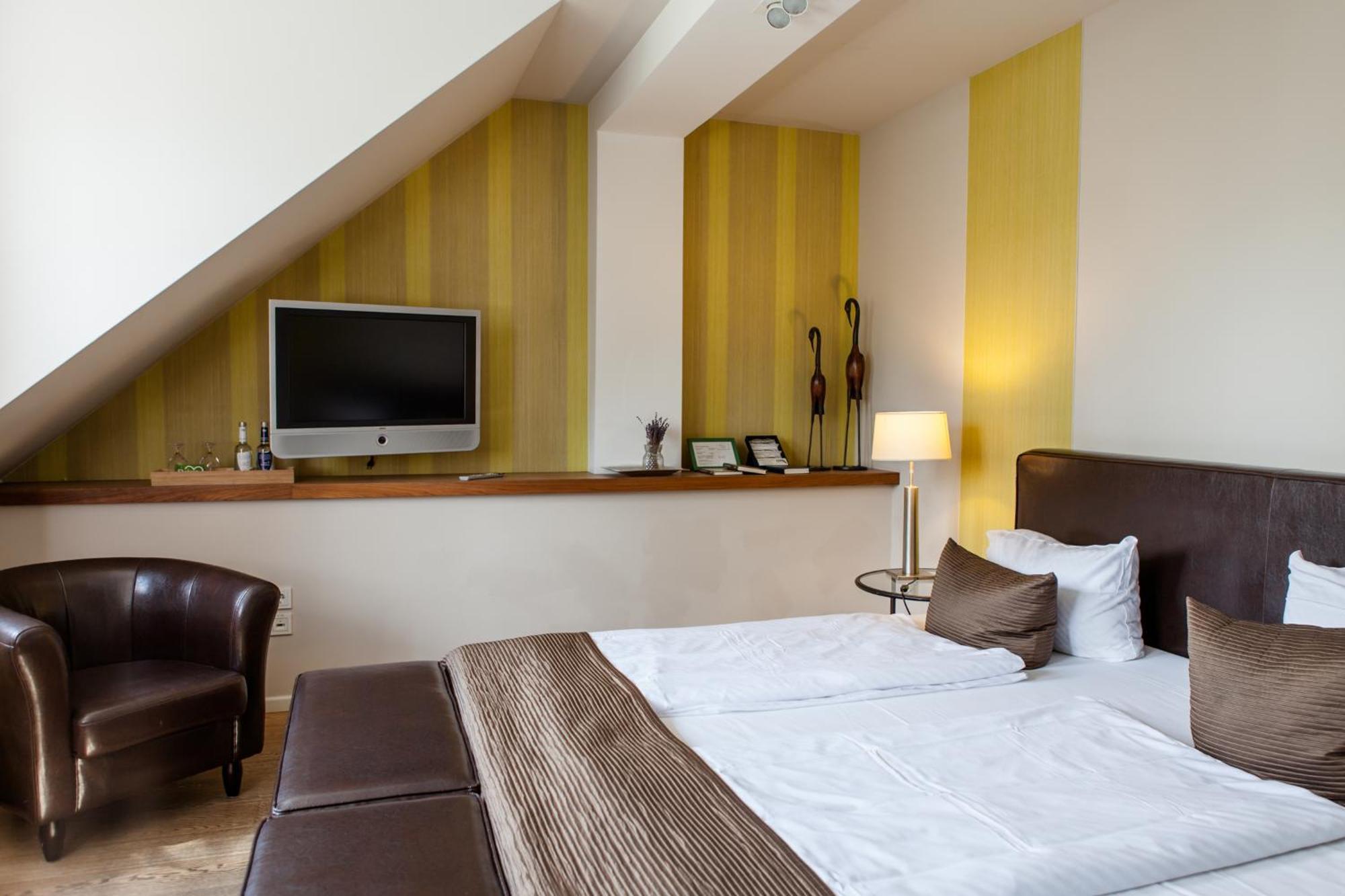 Hotel Zur Linde Dein Self Check In Михендорф Экстерьер фото